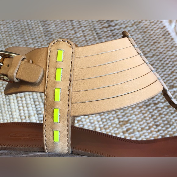 NIB COACH s7.5 thong sandals Gorgeous soft leather Rare find! Neon grn trim - Picture 7 of 9